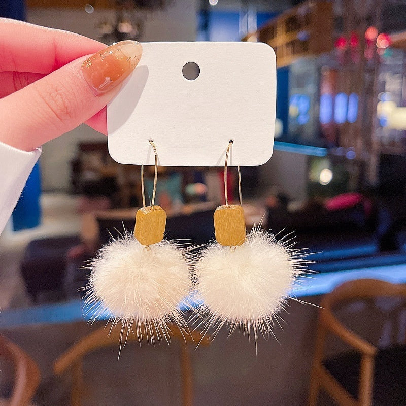 White Pompom Earrings -E2919G