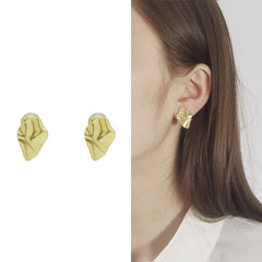 Stylish gold or silver irregular design metal ear clips -EC129G