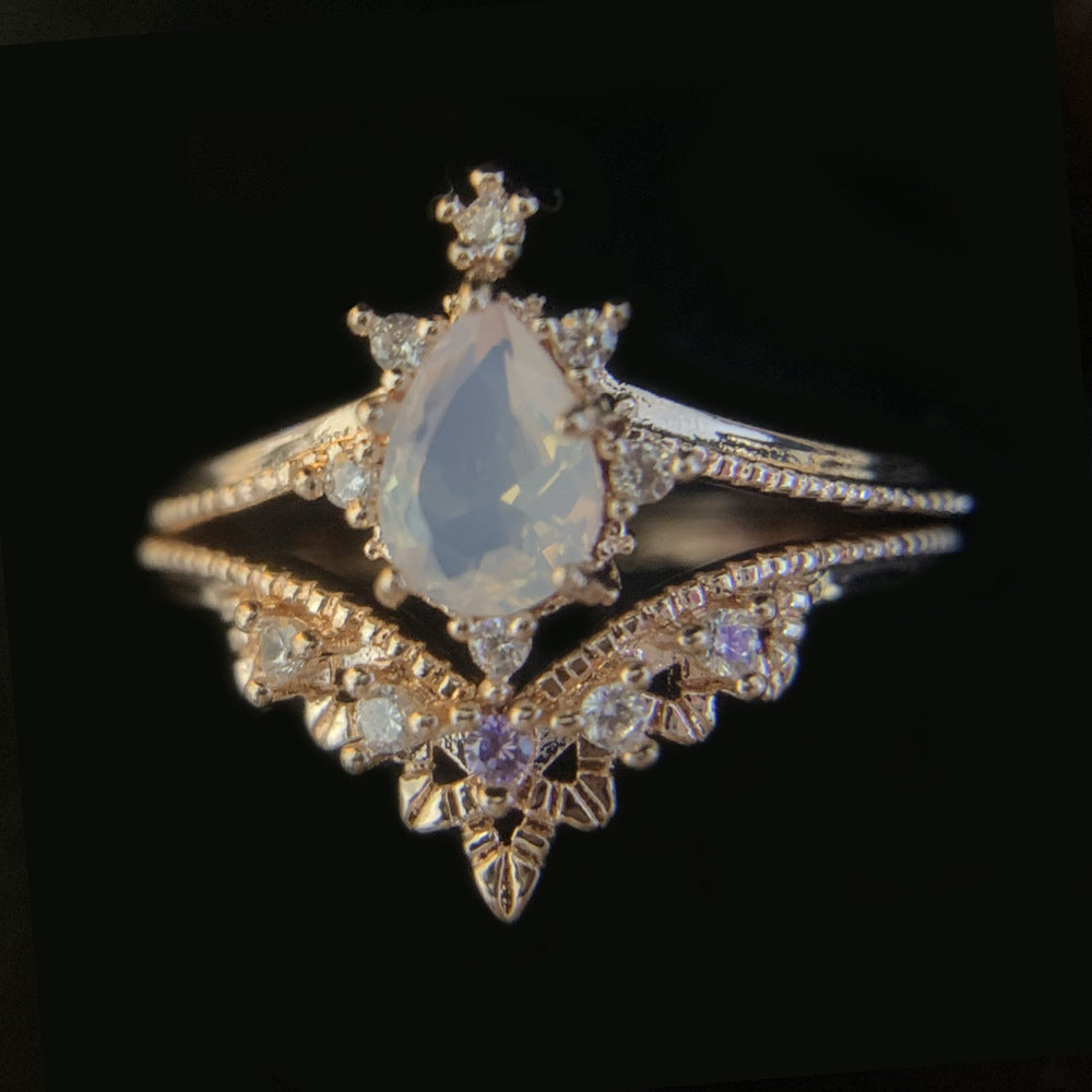 Vintage lace moonstone crown ring in 18-karat gold plating -JZ045