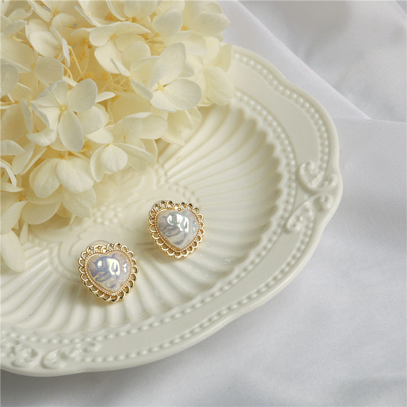 Baroque pearl ear clips in the shape of a heart -KI019