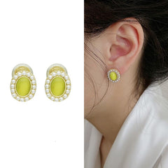 Cat Eye Pearl Ear Clip -EC142