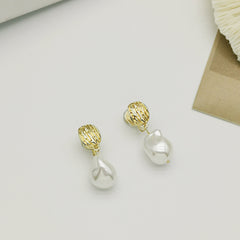 Baroque  Pearl Gold ear clip -KB044