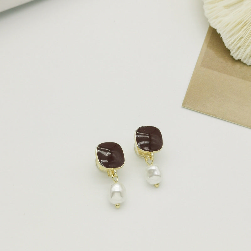 Drop-shaped Baroque pearl ear clips -KB043